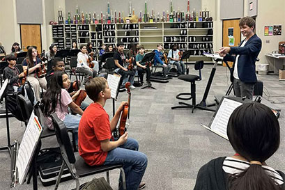 Tulsa-area school interacting with the Artistic Director of Signature Symphony at TCC.